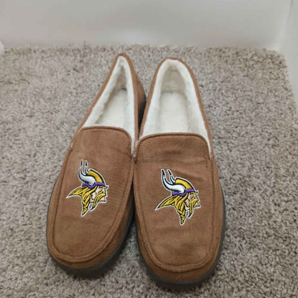 Minnesota Vikings House Slippers Fur Lined Slides. Size Small 7/8.